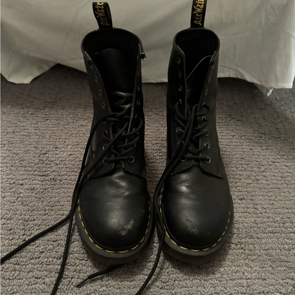 Black dr. martens size 9